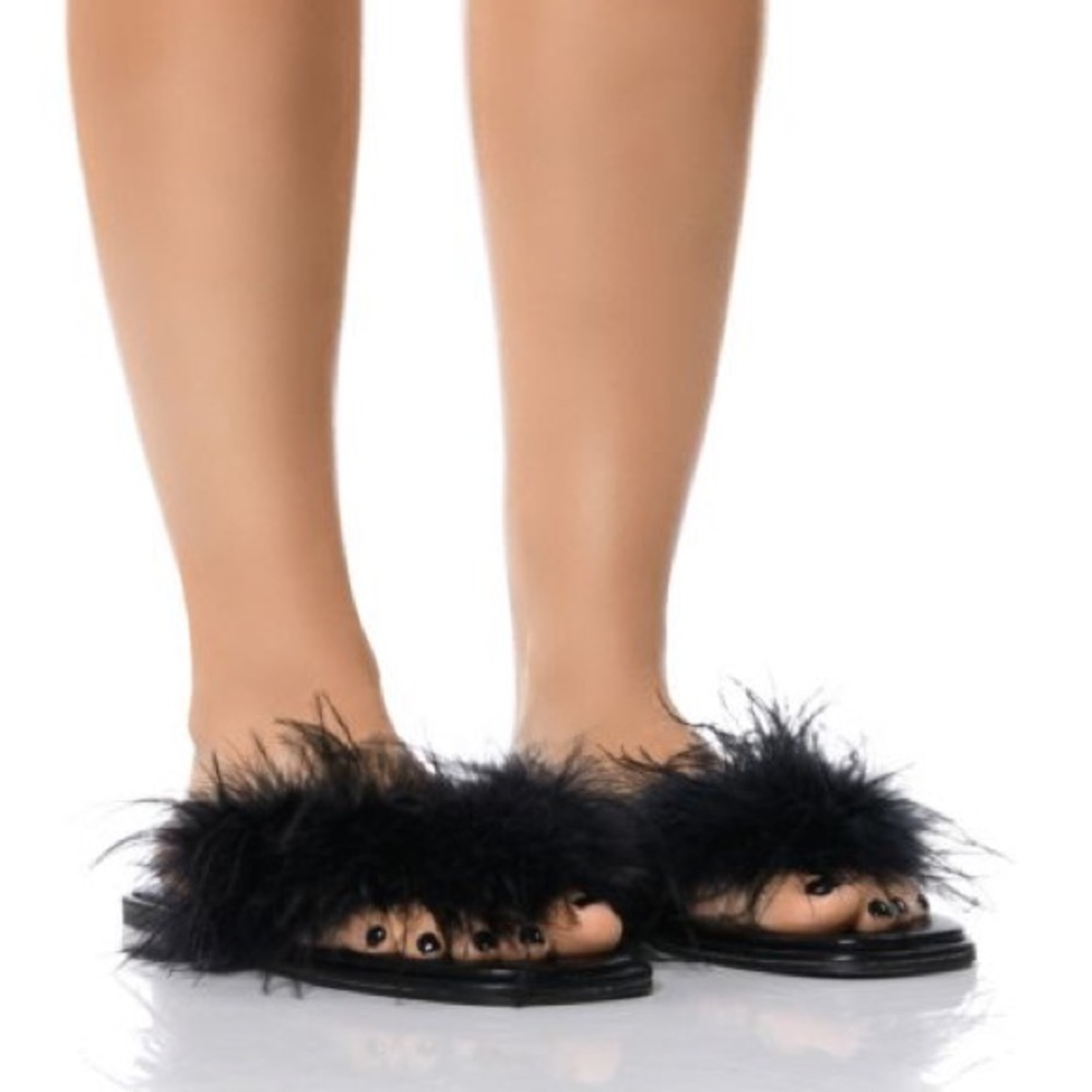 •HOPEFUL• FEATHER FLAT SANDAL IN BLACK BY AZALEA WANG